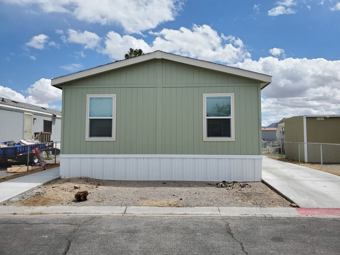 Exterior - 3401 N Walnut Rd