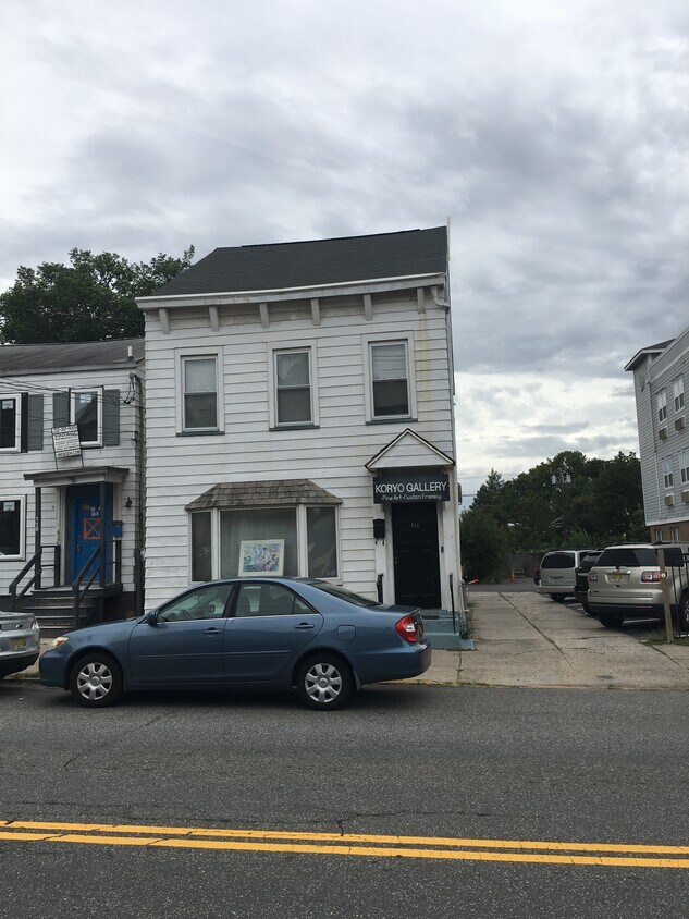 Primary Photo - 118 Easton Ave