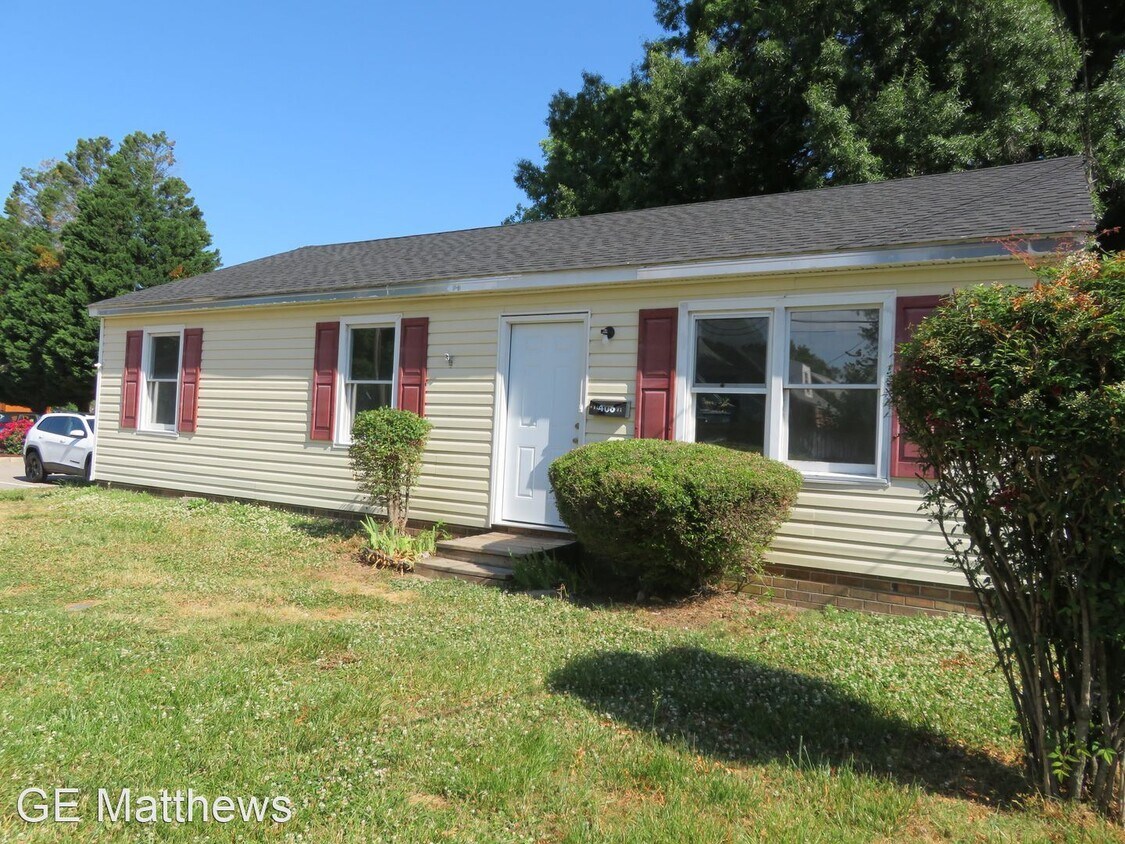 Primary Photo - 3 br, 1.5 bath House - 406 E. Westover Avenue