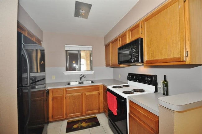 Building Photo - 301 Lakeview Terrace