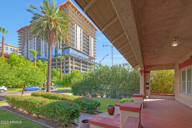 Foto del edificio - 830 2ND Ave