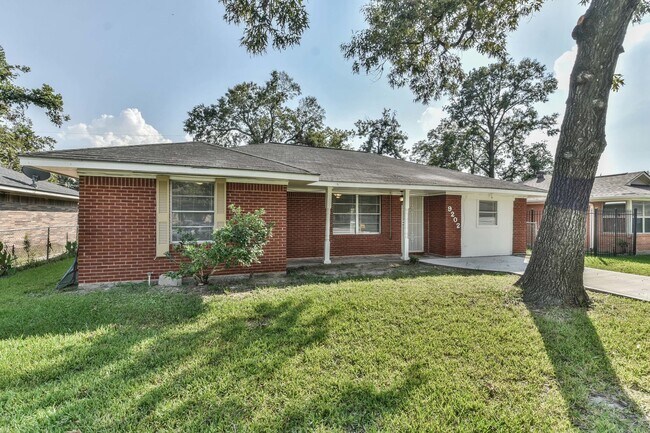 Building Photo - 9202 Chatwood Dr