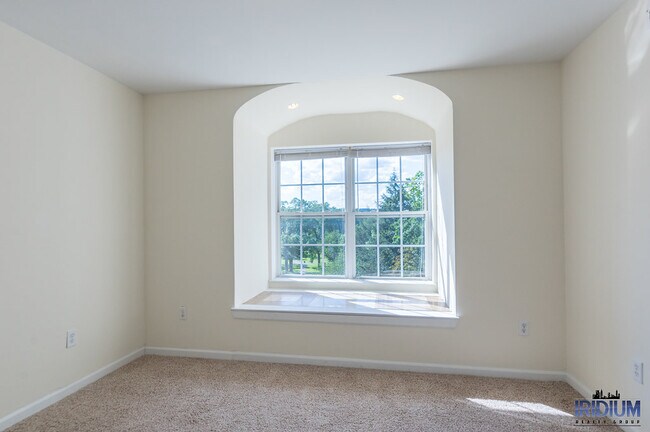 Foto del edificio - 384 S Harrison St