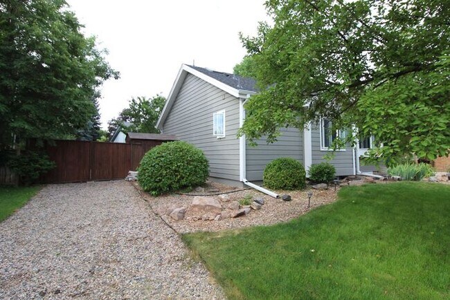 Building Photo - Wonderful 5 Bedroom Home