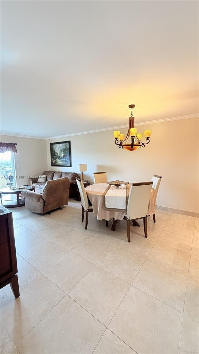 Foto del edificio - 900 NE 18th Ave