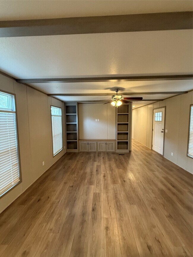 Foto del edificio - 327 County Rd 2296