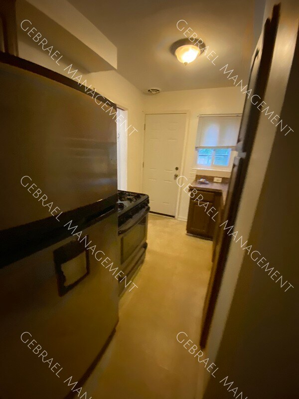 Building Photo - 17204 Birchcrest Dr