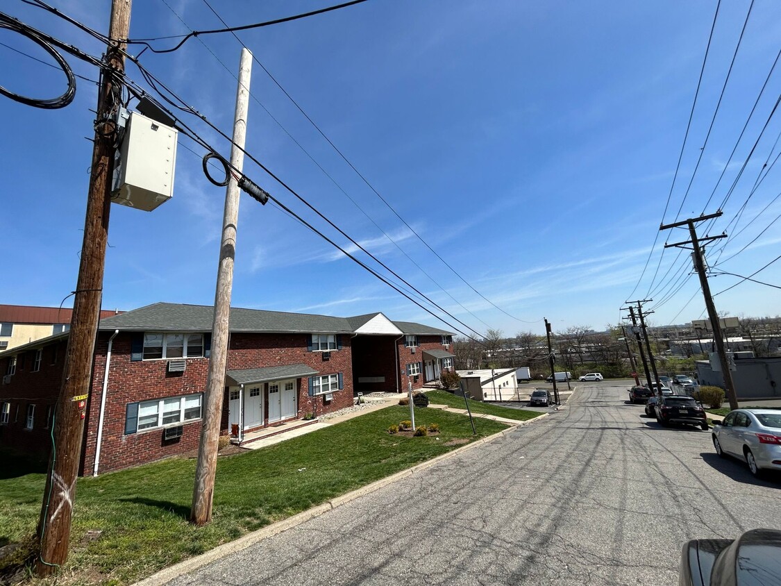 Building Photo - 216 Mary St