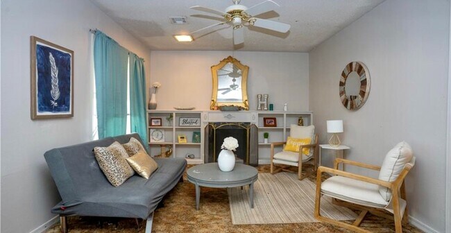 Foto del edificio - 810 Hoover Ave