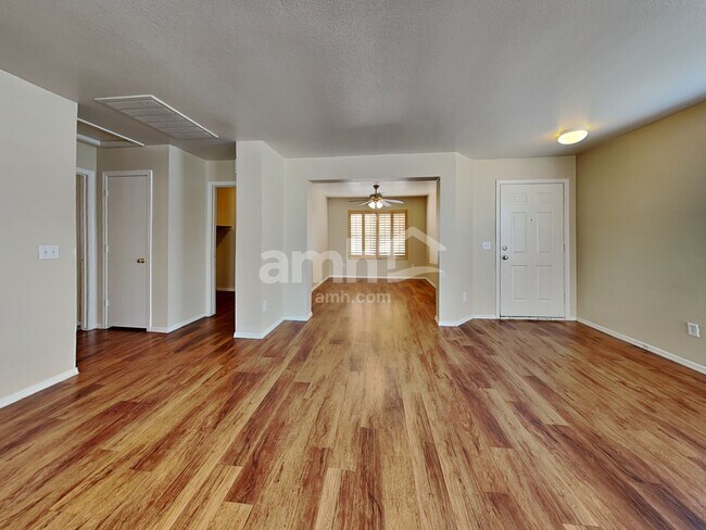 Foto del edificio - 10778 W Louise Dr