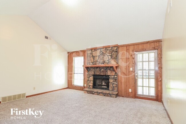 Foto del edificio - 6729 Birch Run Ln