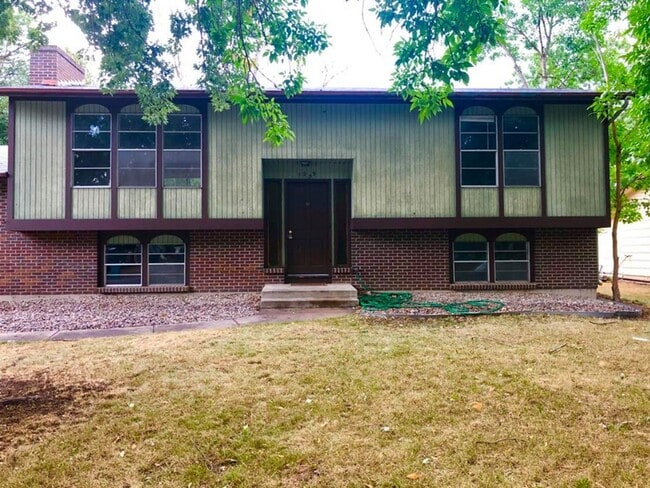 Building Photo - Spacious 4 Bed, 2 Bath House in West Fort ...