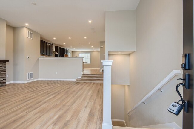 Building Photo - 11094 Shining Star Cir