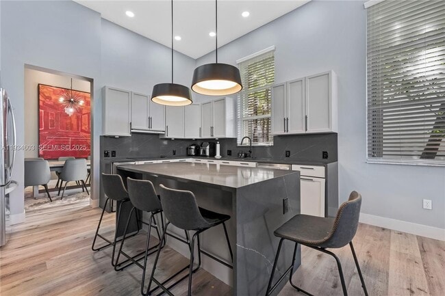 Foto del edificio - 5046 SW 162nd Ave