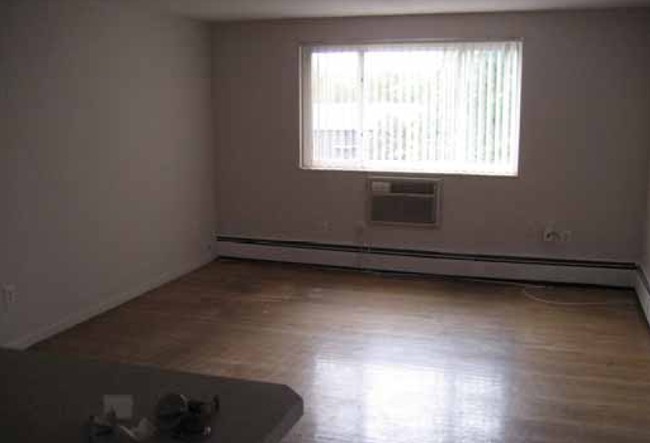 Sala de estar - 90-90A 2nd St