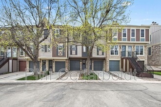 Building Photo - 2578 E Nichols Cir