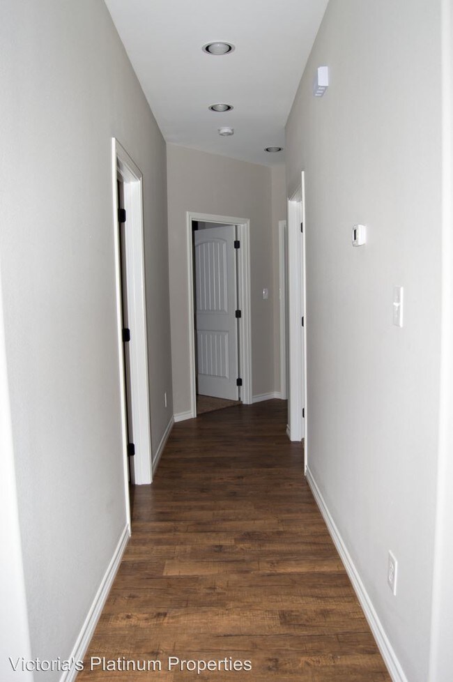 Building Photo - 110 Teakwood Dr