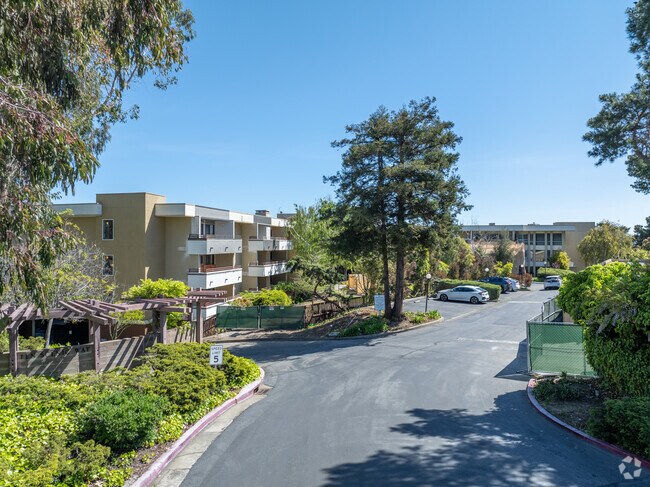 Building Photo - 10 Scenic Way
