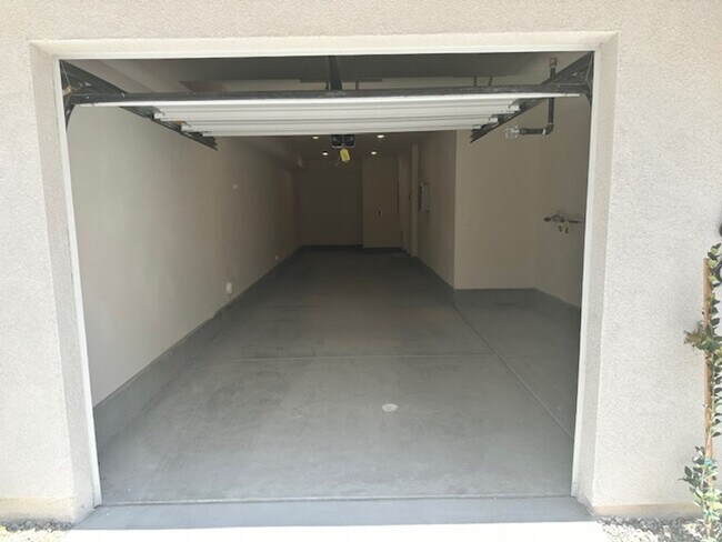 Foto del edificio - New built in 2024 2 bed 2.5 bath!