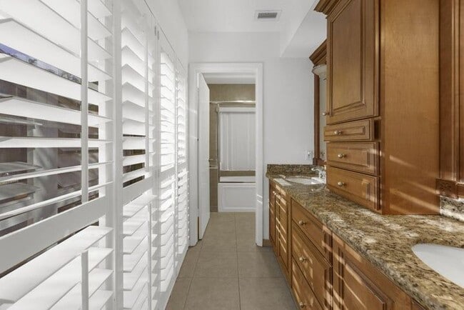 Building Photo - 7621 Sierra Terrace W