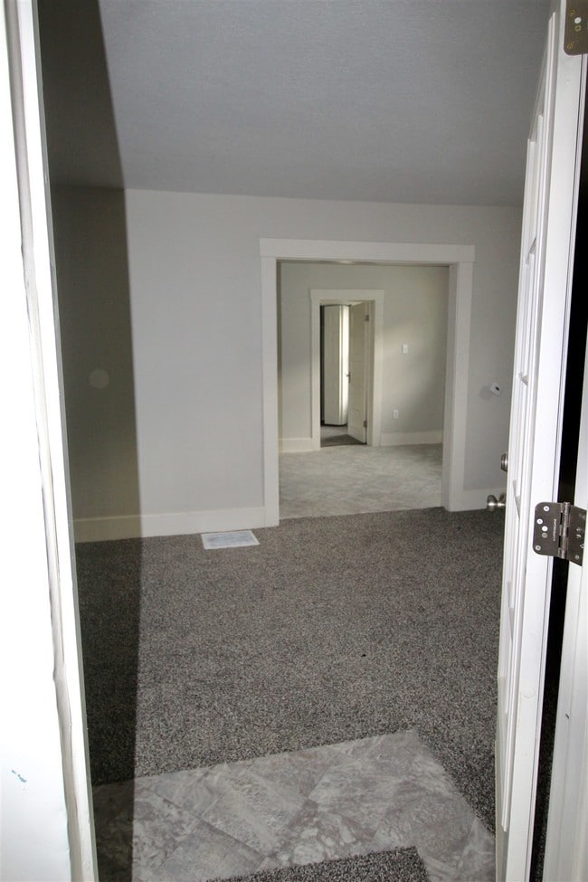 Building Photo - 3207 Dinnen Ave