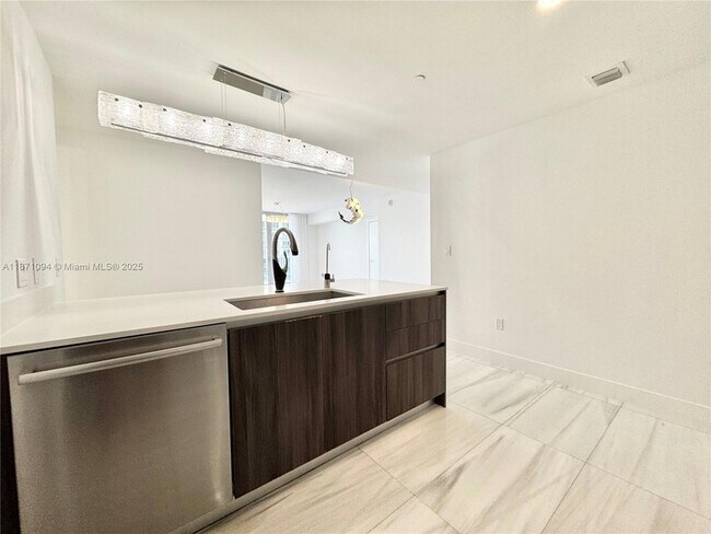 Foto del edificio - 488 NE 18th St