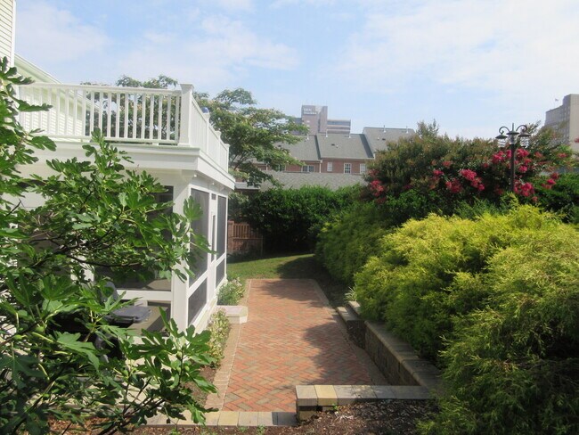 Building Photo - A Wonderful Historic Home in Downtown Wins...