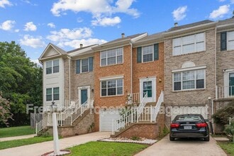 Building Photo - 8644 Sanderling Dr