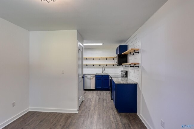 Building Photo - 2903 Elmore Rd SW