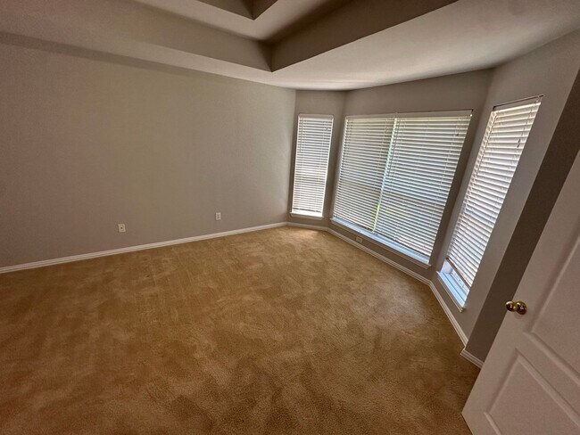 Building Photo - 3 Bedroom 2 Bath 2 Car Garage located clos...