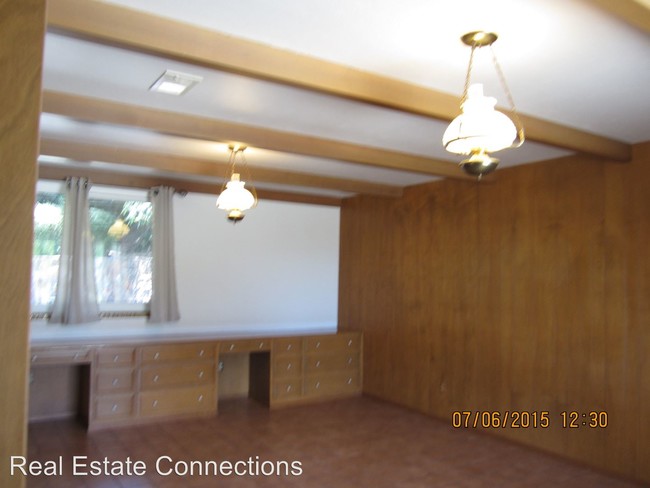 Building Photo - 3 br, 1.5 bath House - 5924 Vista Loop