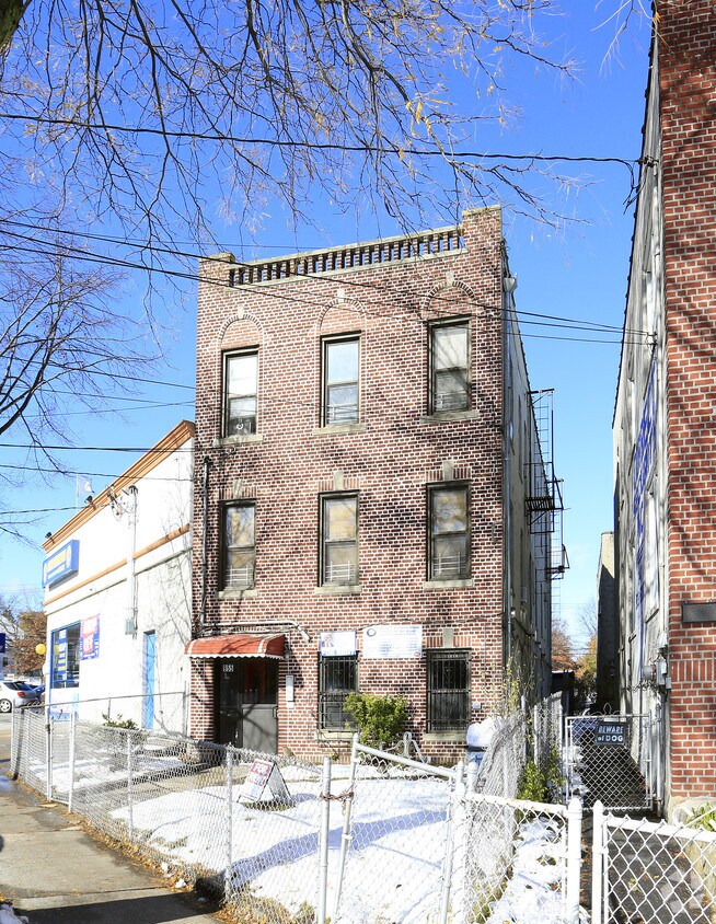 Primary Photo - 955 E 233rd St