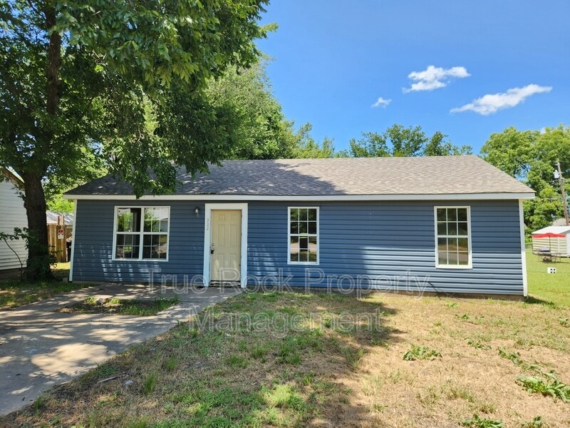 Foto principal - 522 W 2nd St