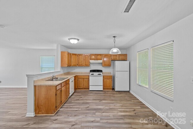 Building Photo - 237 Aershire Ct