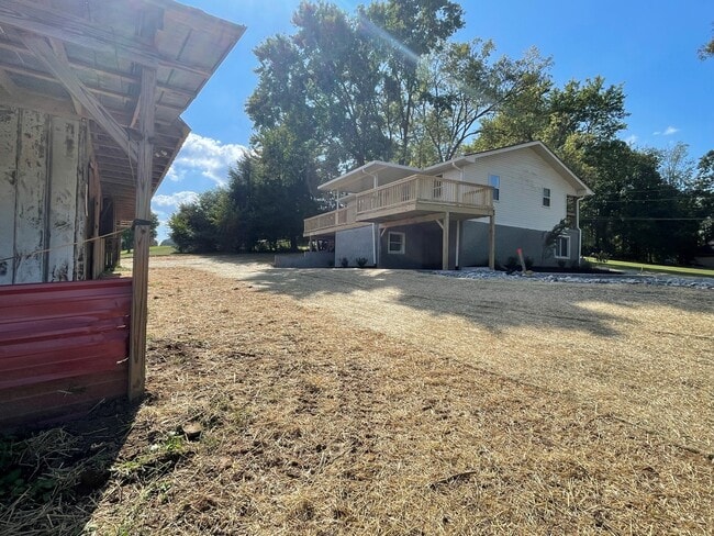 Building Photo - 1116 Riverview Rd
