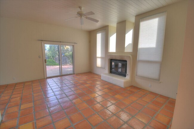 Foto del edificio - 2517 Tramway Terrace Ct NE