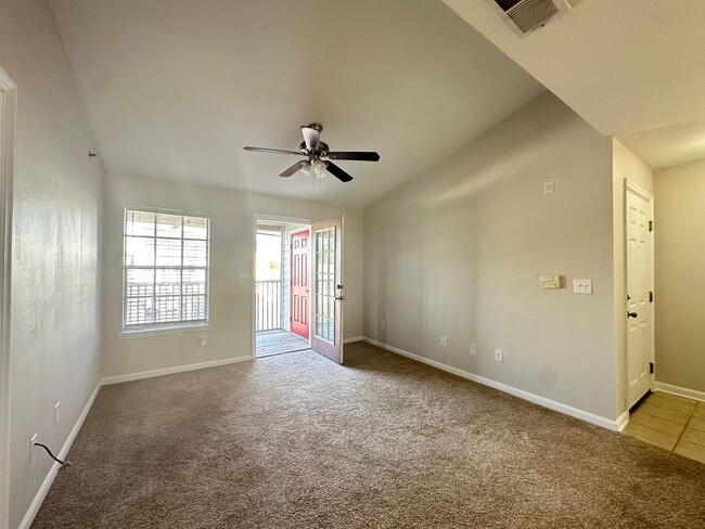 Foto del edificio - Gated Community, Lake View, Tons of Amenit...