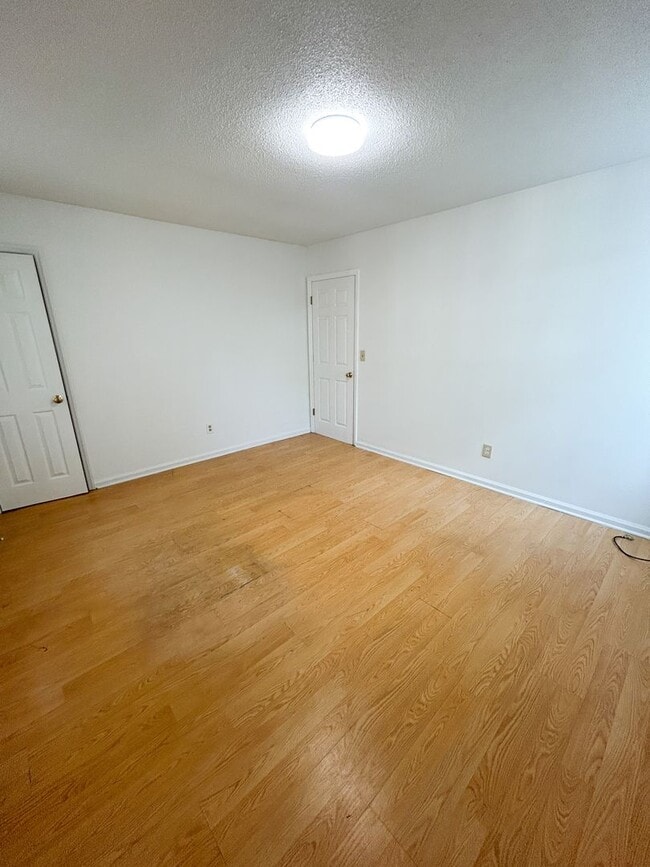 Building Photo - Charming 2 Bedroom Home in Southport with Screened Porch & Large Fenced Backyard