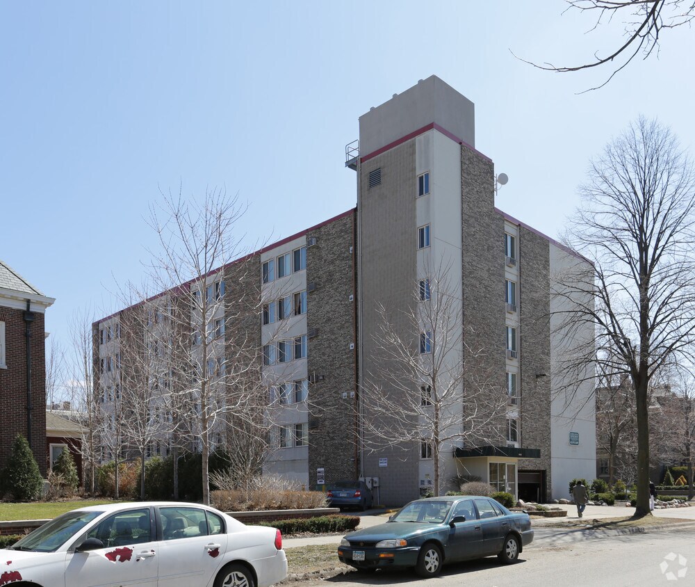 Building Photo - 2119 Pillbury