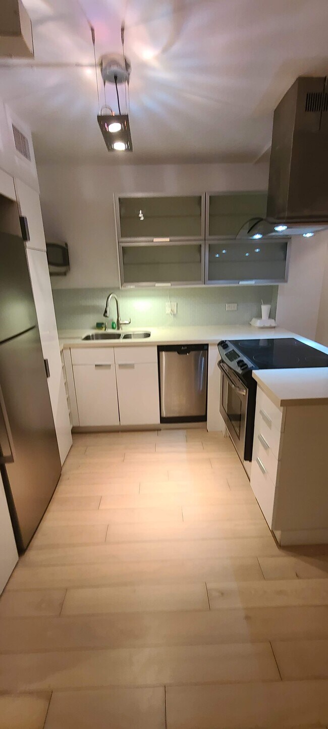 Foto del edificio - 1650 NE 115th St