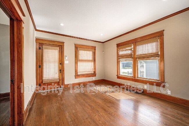 Building Photo - 2113 W 47th Terrace