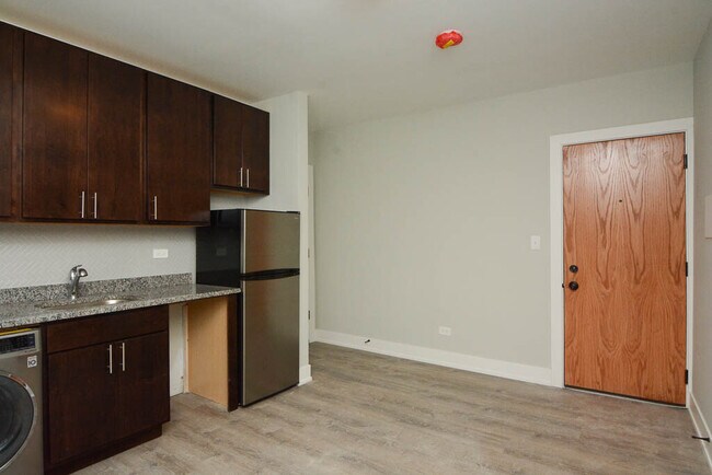 Foto del edificio - 429.5 W Belden Ave