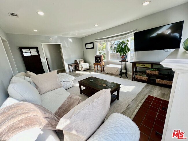 Building Photo - 5735 Alviso Ave