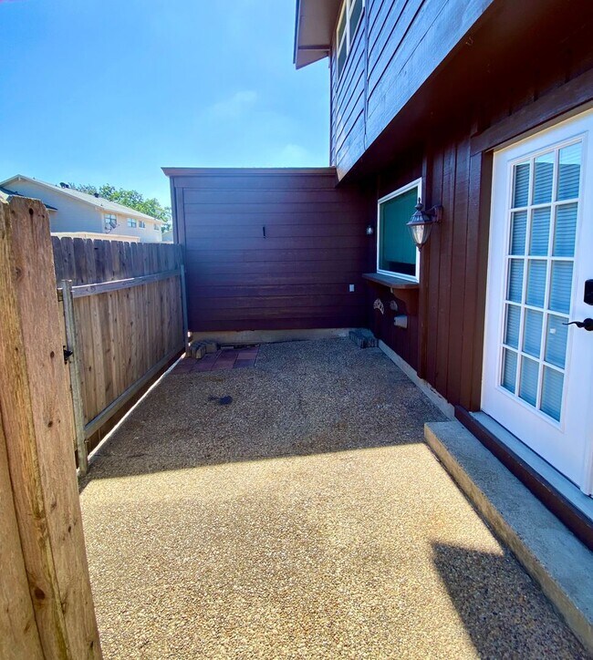 Building Photo - ** 3/1.5 RIVER OAKS CONDOMINIUM **