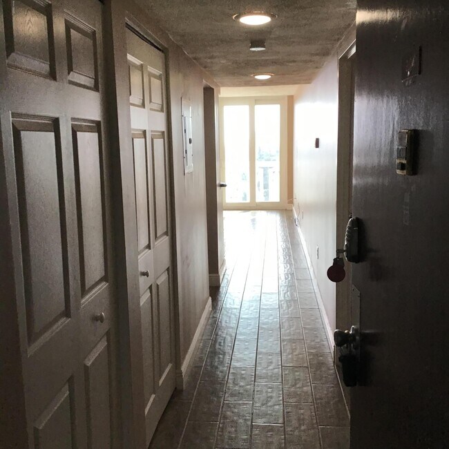 Foto del edificio - 935 N Halifax Ave