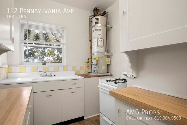 Building Photo - Updated second story apartment in Hillcres...