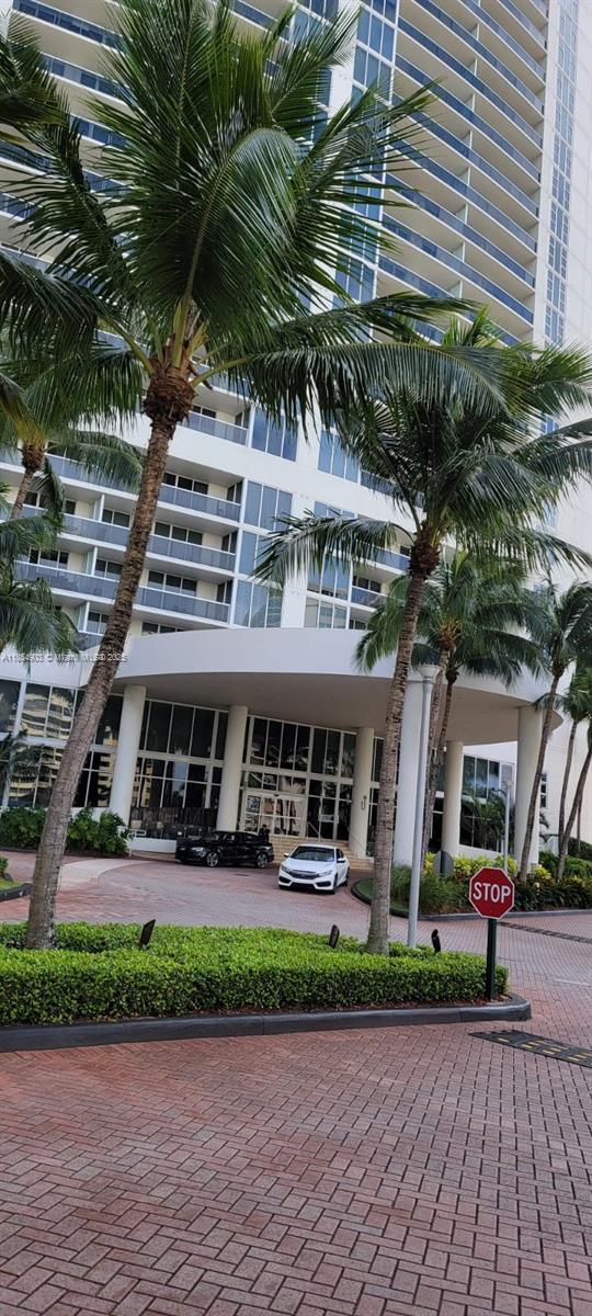 Building Photo - 1850 S Ocean Dr