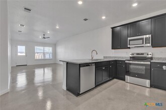 Building Photo - 902 Cherry Laurel Ln