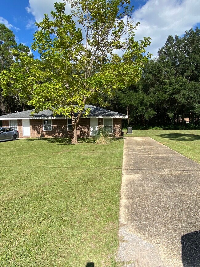 Foto del edificio - 6858 Roundup Ln