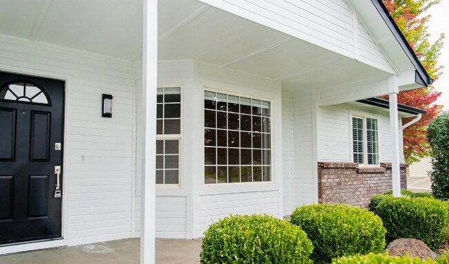 Building Photo - 434 W Bosanka Dr